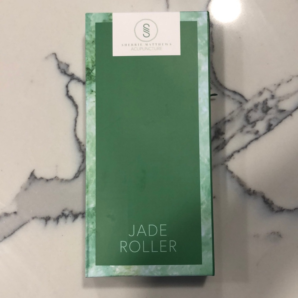 Jade Roller - Picture 2 of 5